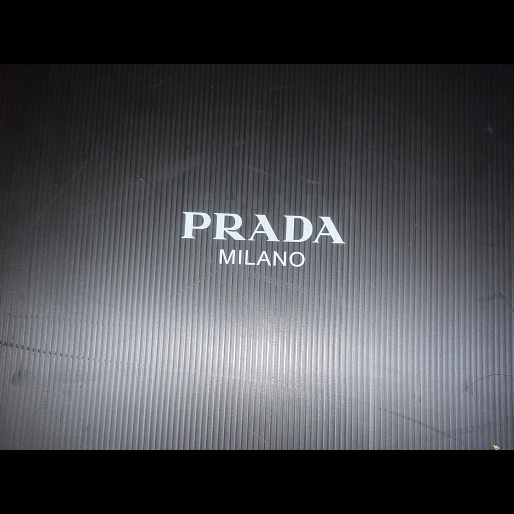Prada cloudbustthunder only worn 3 times in almost new condition - Picture 4 of 6